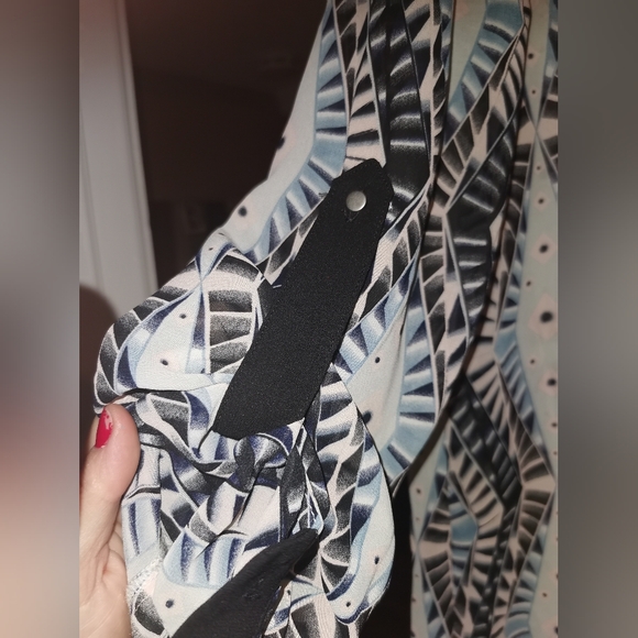 F21 Beautiful Sheer Blouse - Picture 6 of 8